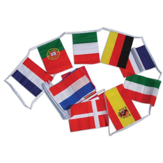 Гирлянд с 28 знамена на страните членки на ЕС на лента 