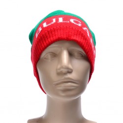 Трикольорна плетена шапка с надпис Bulgaria