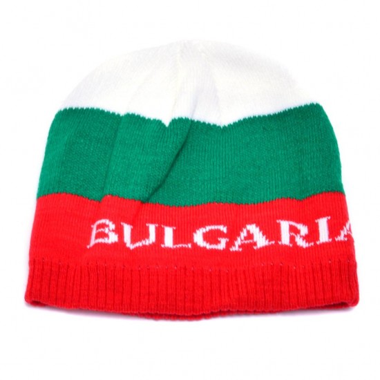 Трикольорна плетена шапка с надпис Bulgaria