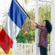 Черна сглобяема метална дръжка за знаме до 180 см. с декоративен връх и антиусукващ механизъм Черна сглобяема метална дръжка за знаме до 180 см. с декоративен връх и антиусукващ механизъм