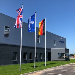 Дебелостенен алуминиев пилон за знаме с външно въже Дебелостенен алуминиев пилон за знаме с външно въже