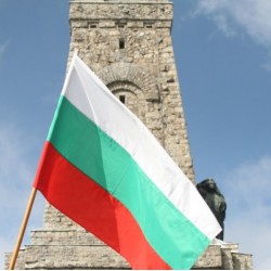 Знаме на България 70/120 см. и дървена дръжка 130 см. Знаме на България 70/120 см. и дървена дръжка 130 см.