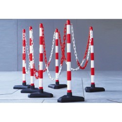 Триъгълна основа с цимент за ПВЦ разделително колче. Триъгълна основа с цимент за ПВЦ разделително колче.