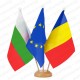 Настолна стойка от дърво с три знамена Настолна стойка от дърво с три знамена