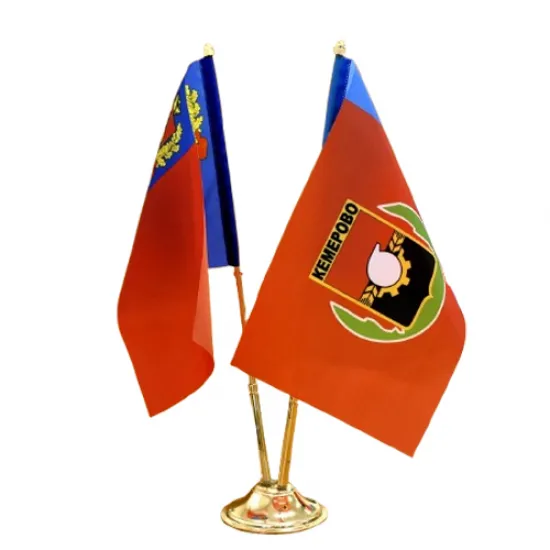 Златиста метална настолна стойка с две знамена
