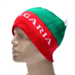 Трикольорна плетена шапка с надпис Bulgaria