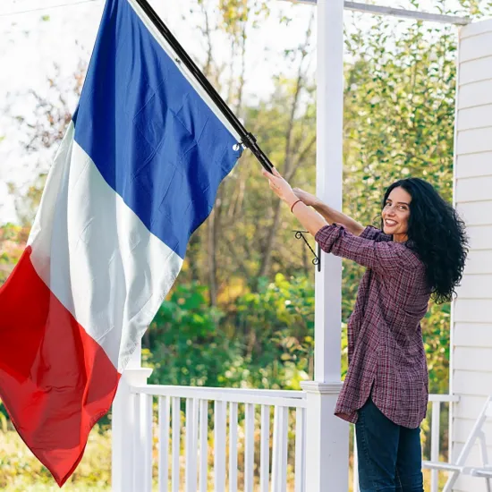 Черна сглобяема метална дръжка за знаме до 180 см. с декоративен връх и антиусукващ механизъм