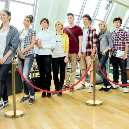 Златисто ограничително колче с въже с цвят по избор