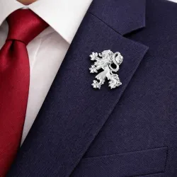 Релефна метална значка с лъв - сребриста