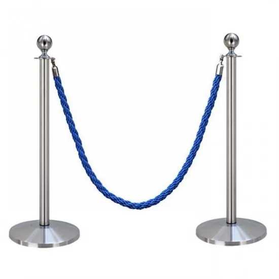 Комплект две сребристи ограничителни колчета с едно усукано синьо въже