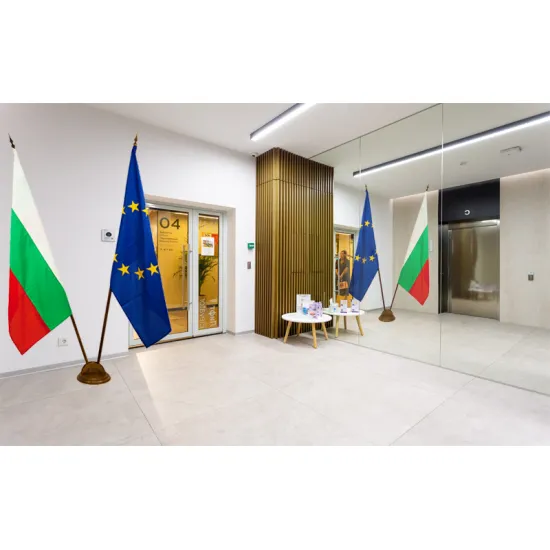 Луксозна дървена интериорна стойка за две знамена