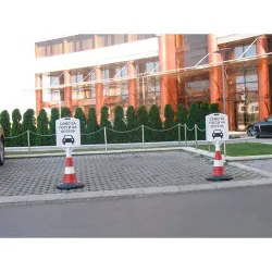 Ограничителен конус с табела